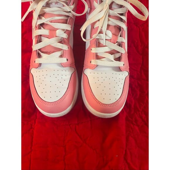 Nike‎ Air Jordan 1 Mid Valentine's Day" 2023  Youth 7 / Women's 8.5 - Picture 2 of 7